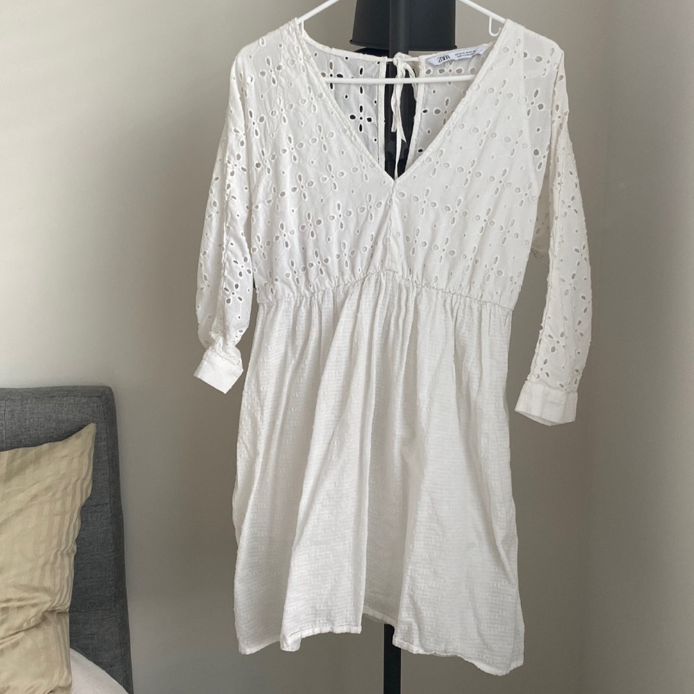 White Zara dress with pockets